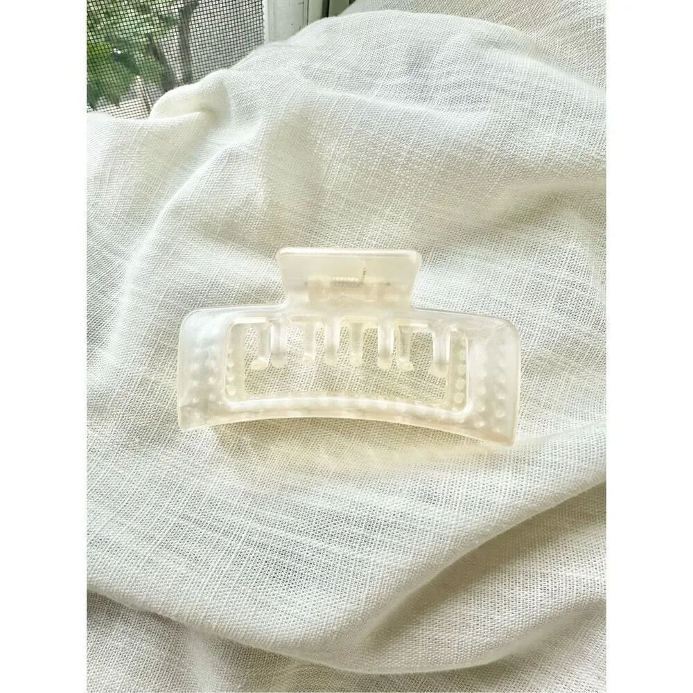 Cream frosted rectangular hair claw
